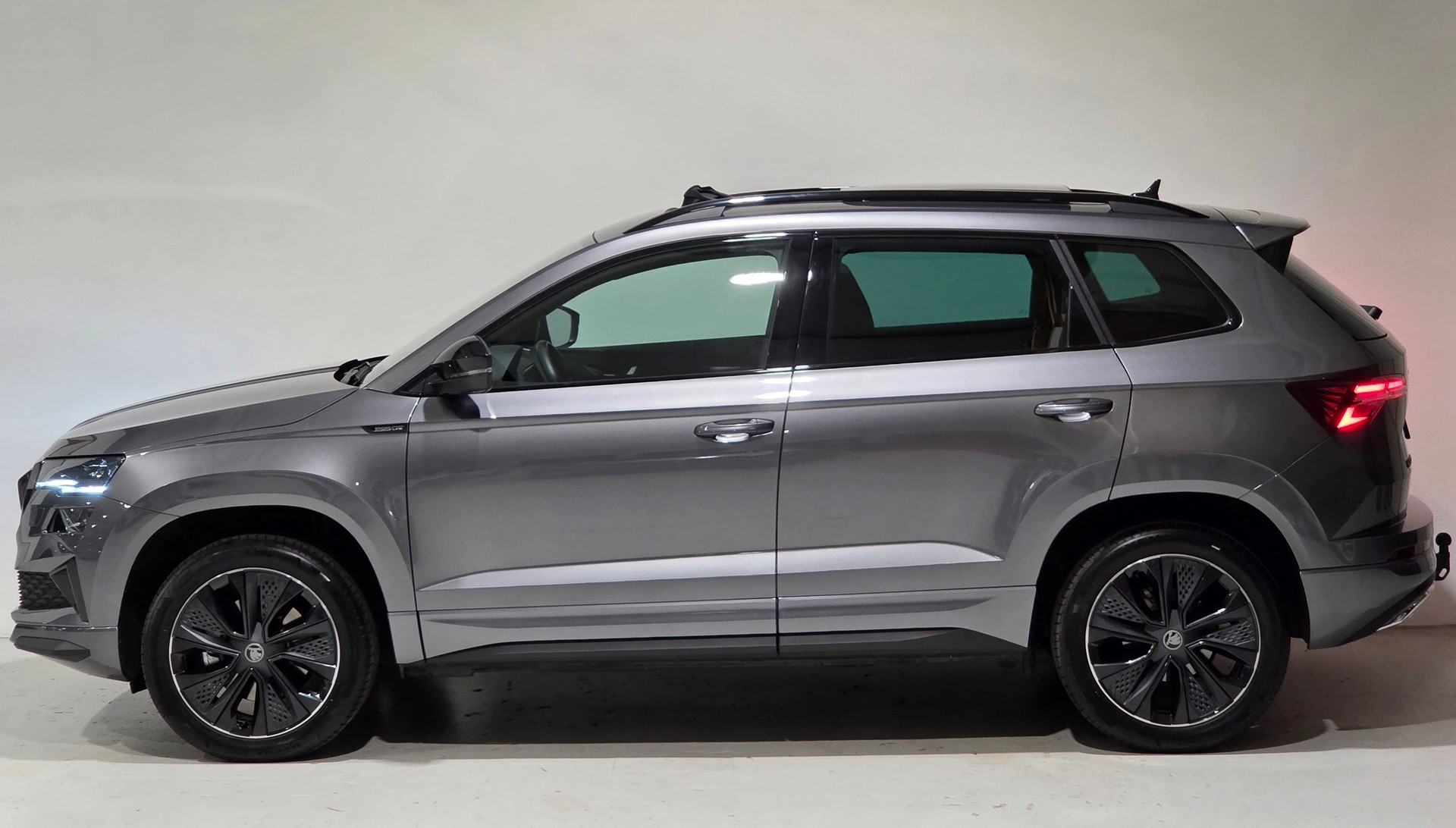 SKODA Karoq 1.5 TSI SportLine DSG-showroom-element-1