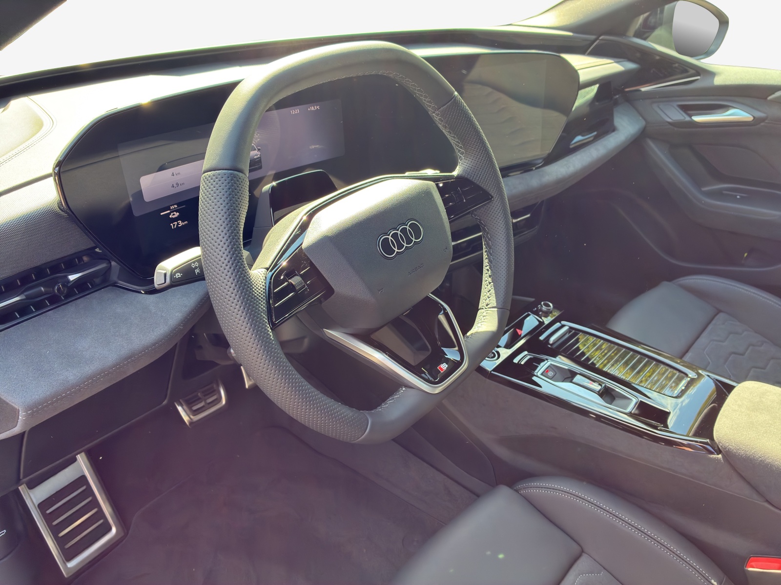 AUDI A6 Avant e-tron-image-14