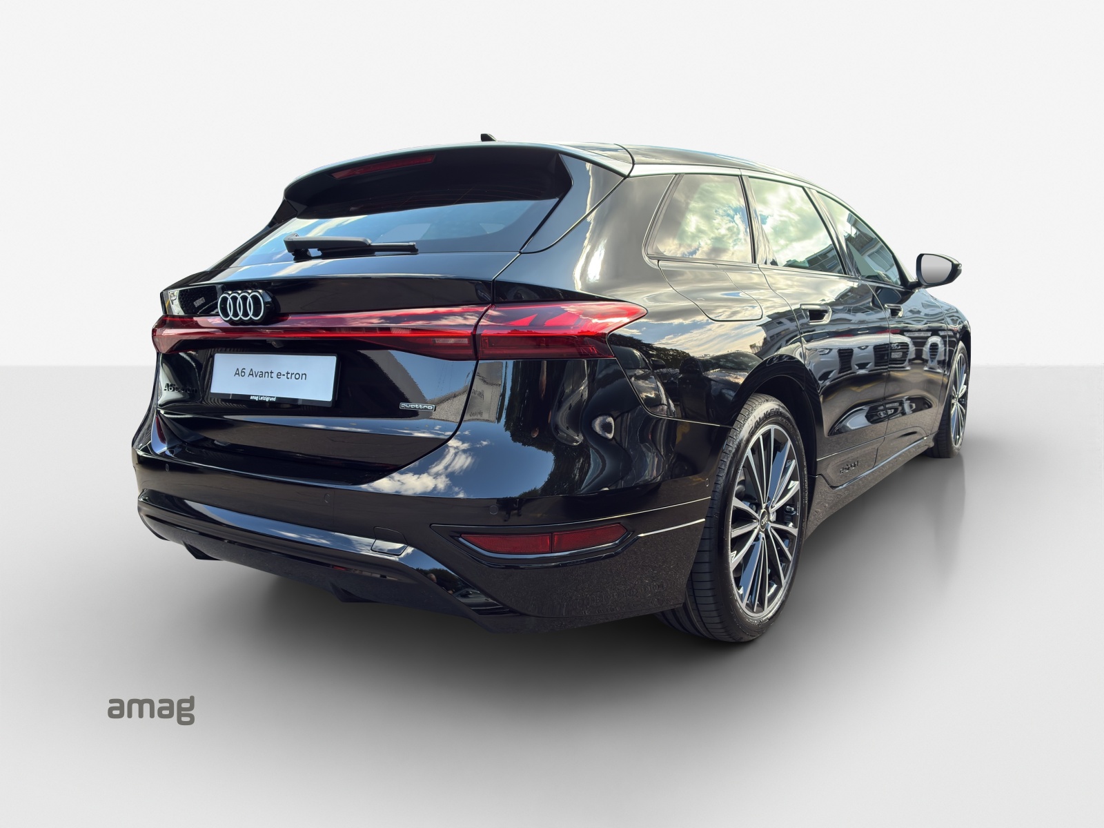 AUDI A6 Avant e-tron-image-4