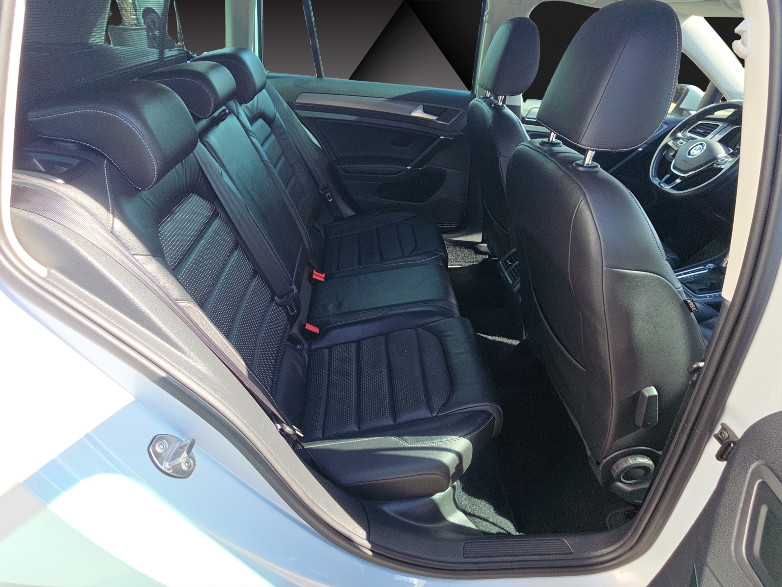 VW Golf Variant 1.4 TSI R-Line DSG-image-17