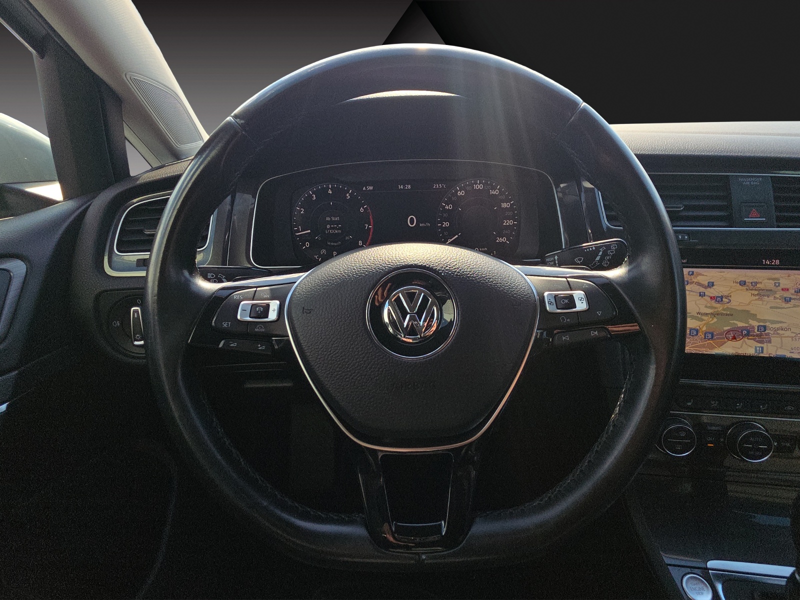 VW Golf Variant 1.4 TSI R-Line DSG-image-8