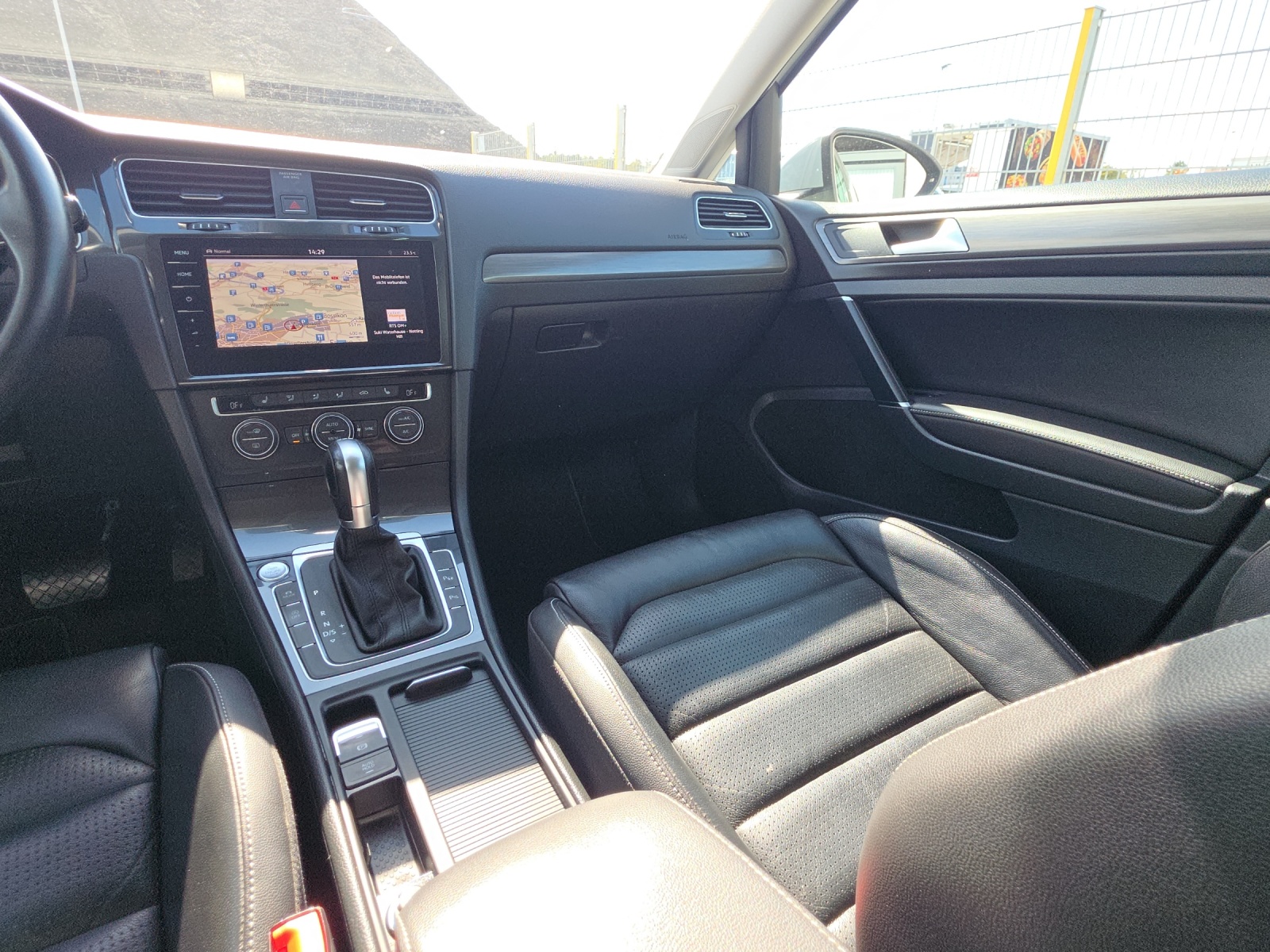 VW Golf Variant 1.4 TSI R-Line DSG-image-12