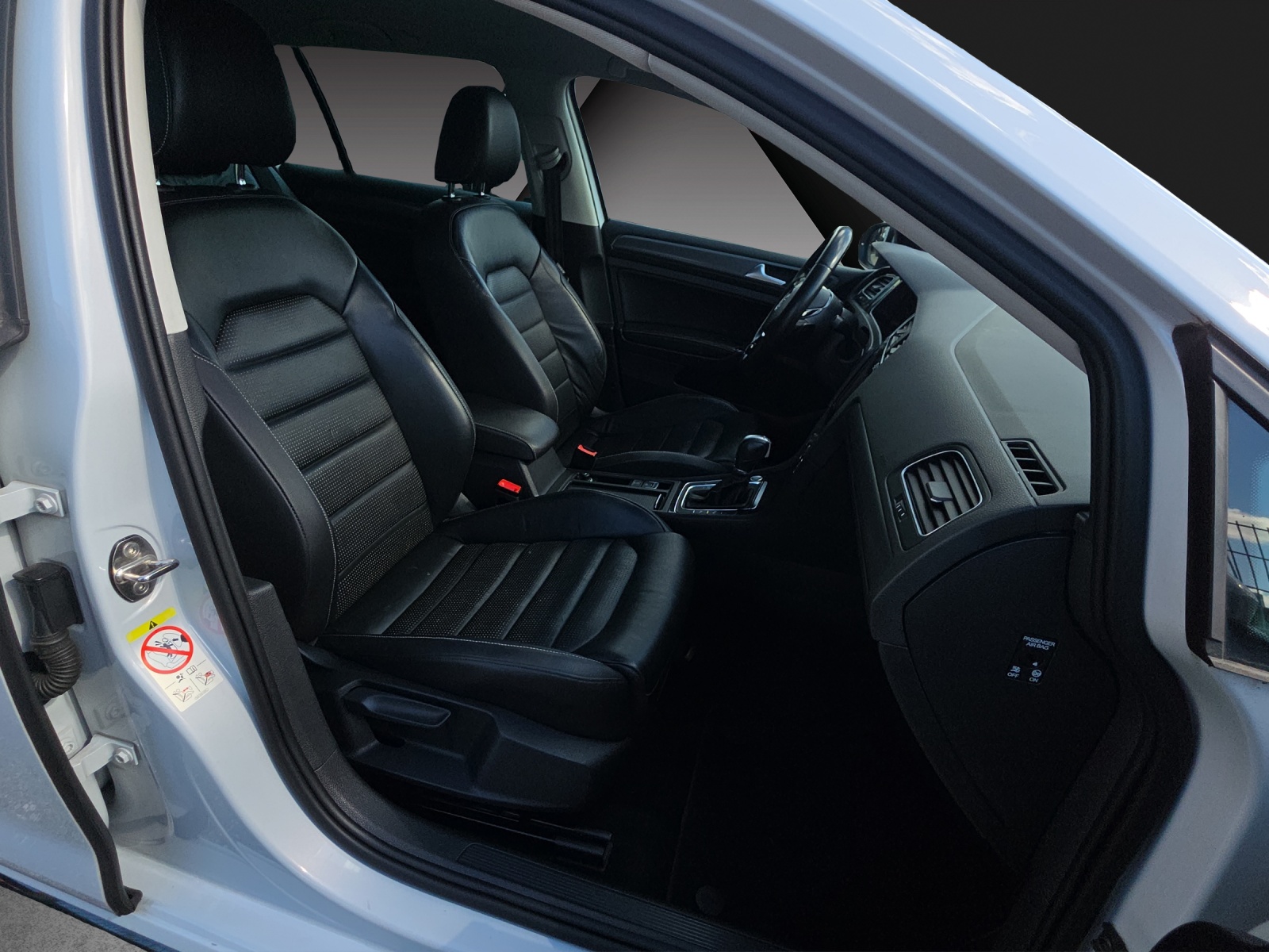 VW Golf Variant 1.4 TSI R-Line DSG-image-16