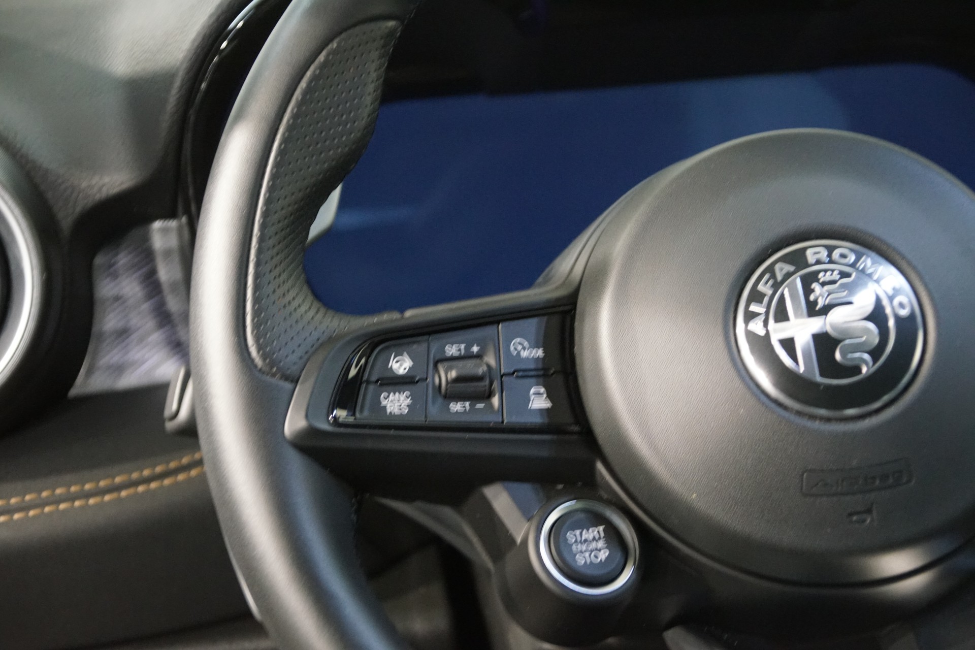 ALFA ROMEO Tonale 1.5 48V Hybrid swiss Veloce Premium Facelift-image-16