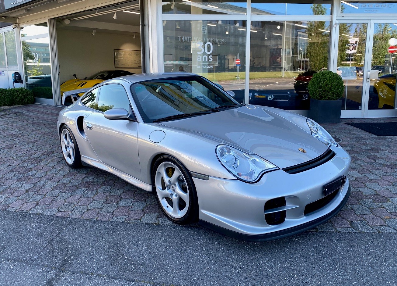 PORSCHE 911 GT2