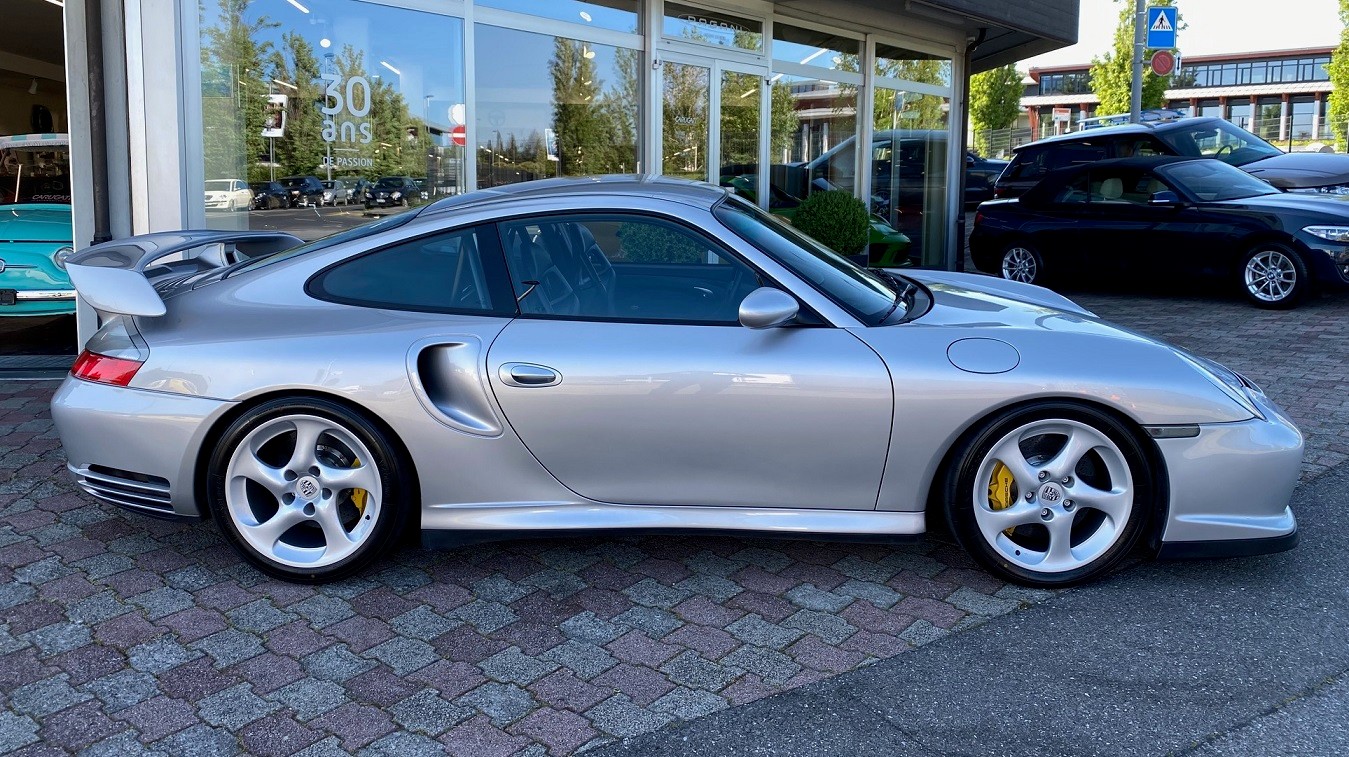 PORSCHE 911 GT2-showroom-element-3