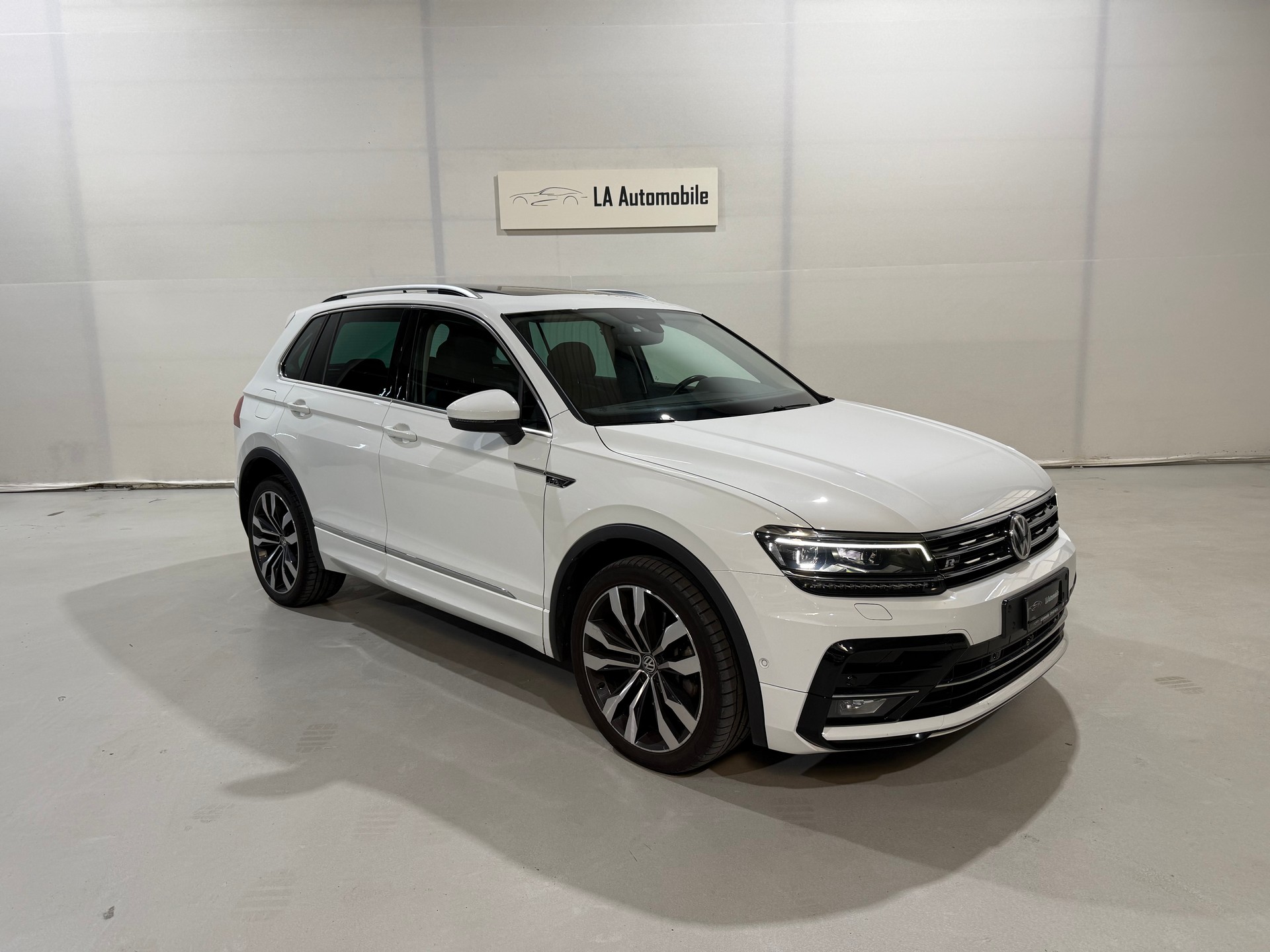 VW Tiguan 2.0 TDI SCR Highline R-LINE 4Motion DSG-image-4