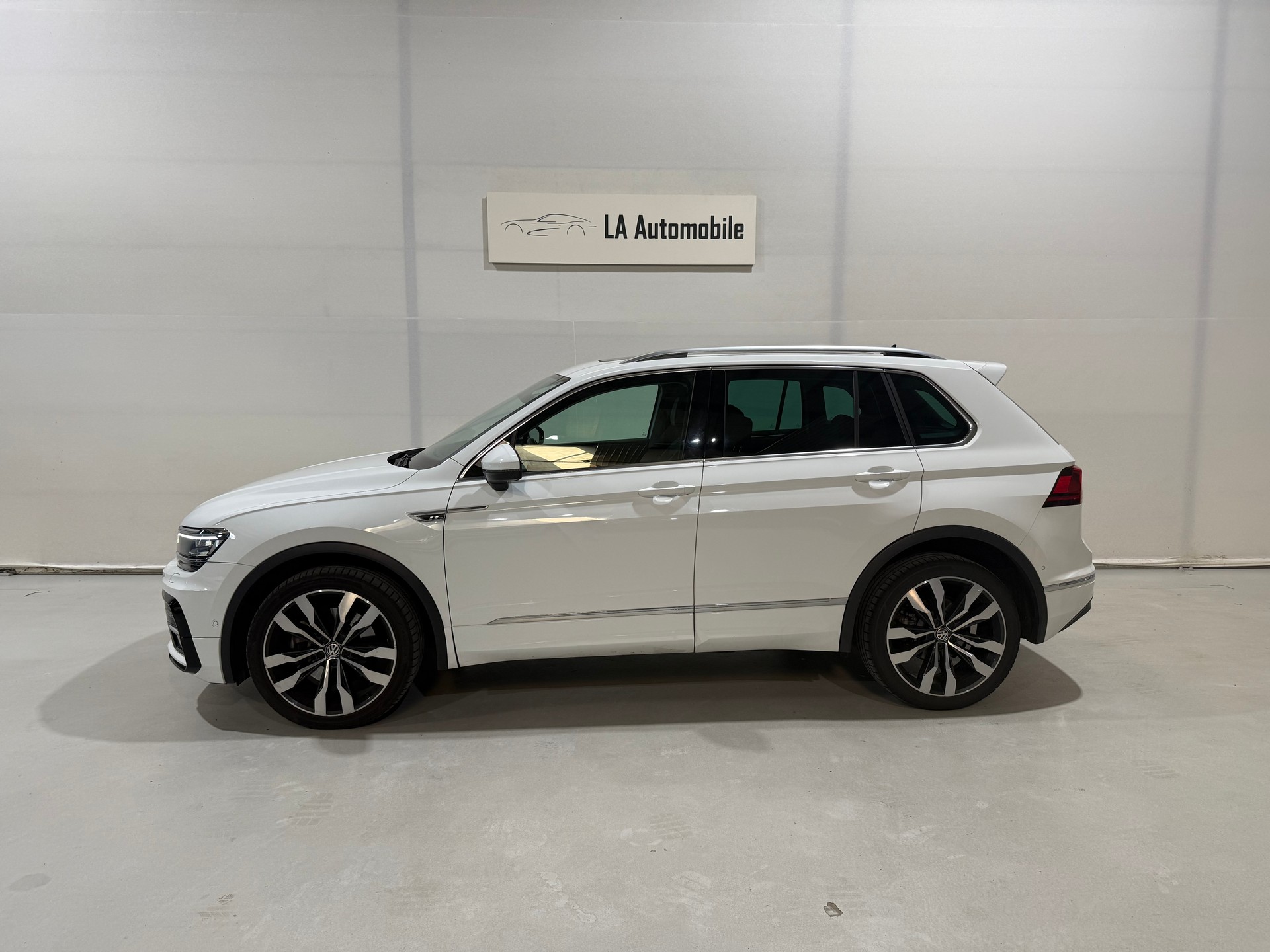 VW Tiguan 2.0 TDI SCR Highline R-LINE 4Motion DSG-image-2