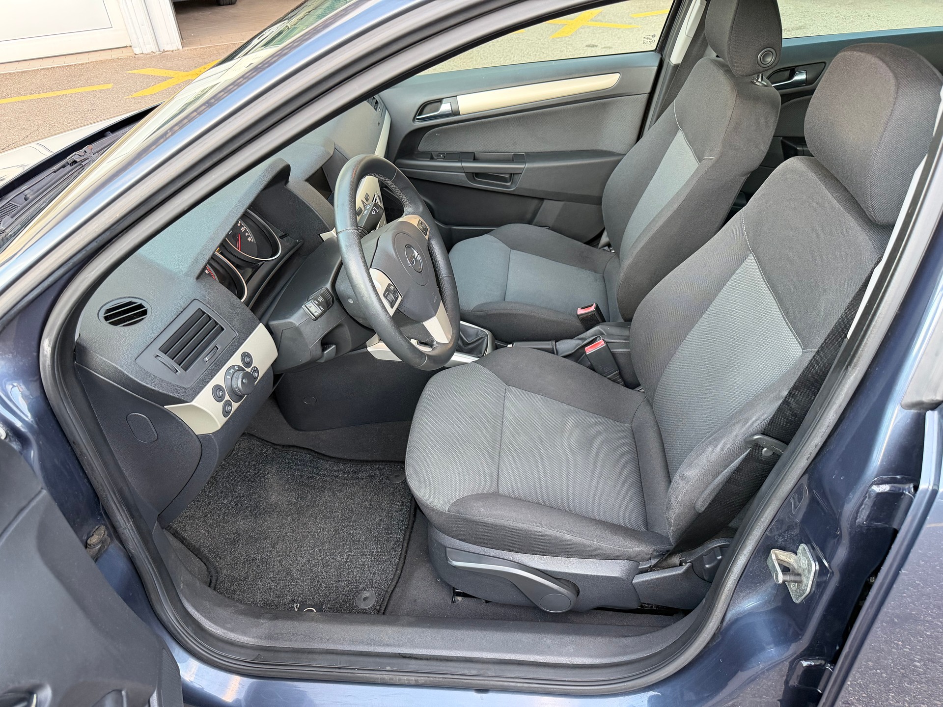OPEL Astra Caravan 1.8i 16V Enjoy-image-8