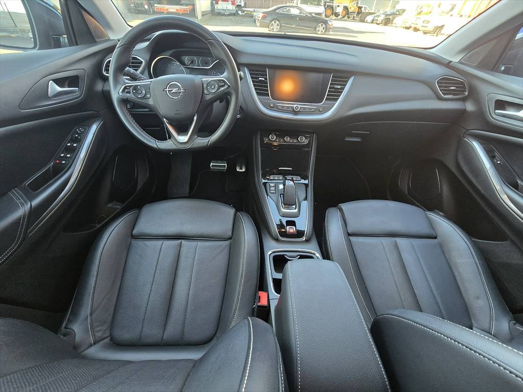 OPEL Grandland X 1.6 Hybrid4 Ultimate Automatik-image-12