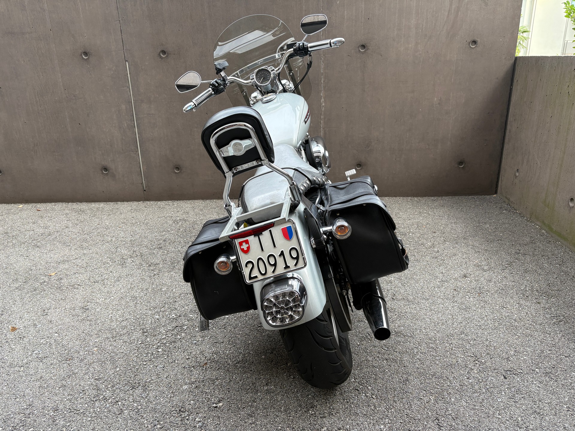 HARLEY-DAVIDSON XL 883 C Sportster Custom Injection-image-4