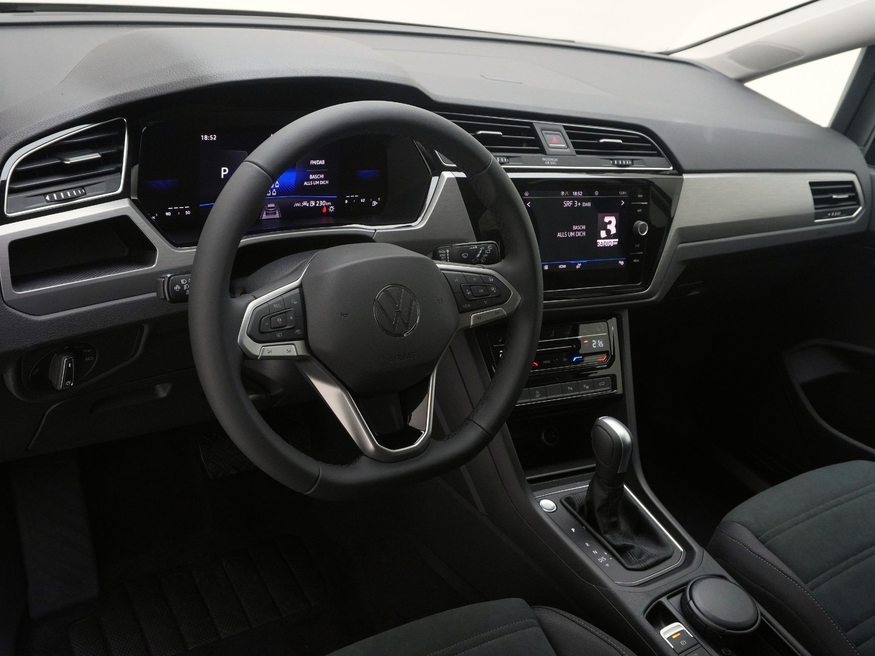 VW Touran 1.5 TSI R-Line DSG-image-10