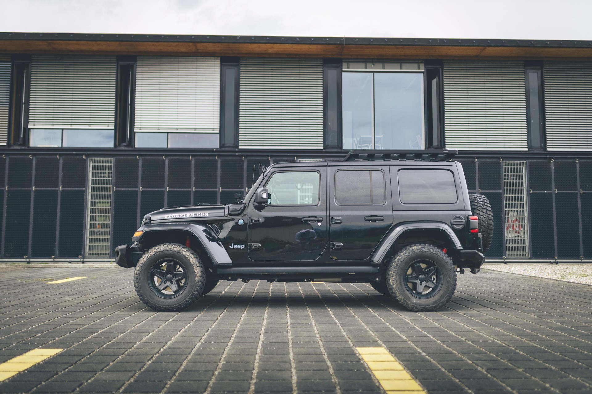 JEEP Wrangler 2.0 PHEV Unlimited Sahara Automatic-image-2