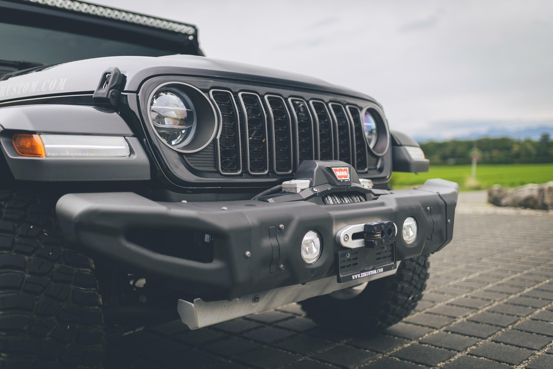 JEEP Wrangler 2.0 PHEV Unlimited Sahara Automatic-image-6