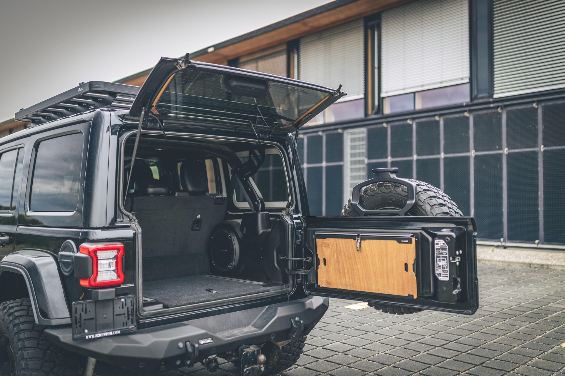 JEEP Wrangler 2.0 PHEV Unlimited Sahara Automatic-image-14