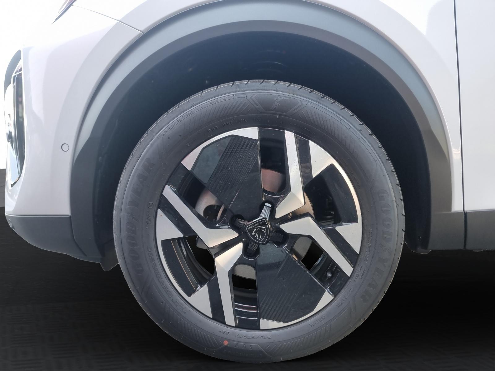 PEUGEOT 2008 1.2 PureTech 130 Allure Premium-image-6