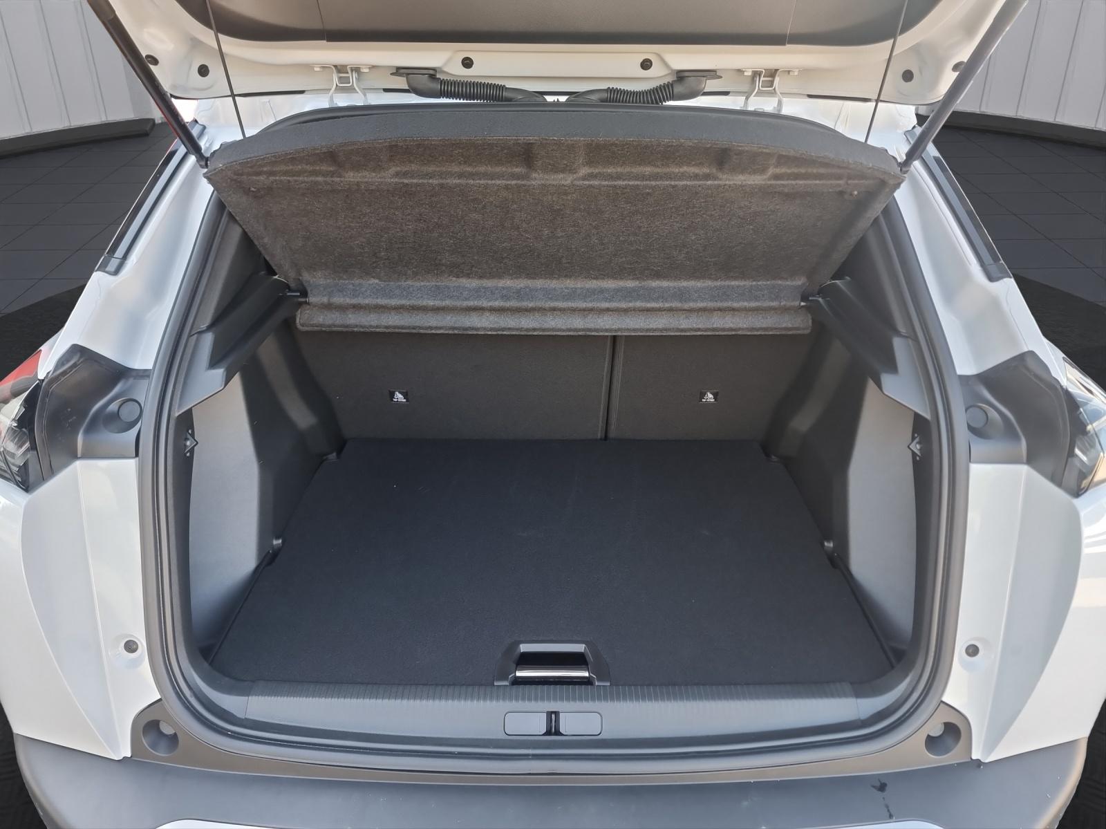 PEUGEOT 2008 1.2 PureTech 130 Allure Premium-image-12