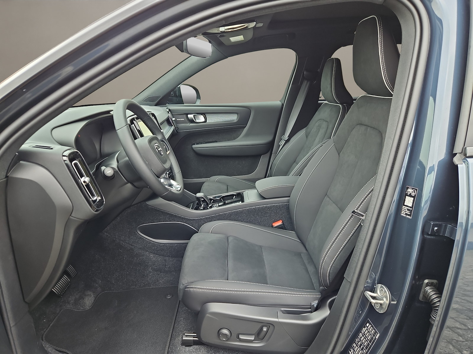 VOLVO EX40 Twin Ultra XCENTRIC Edition AWD-image-8