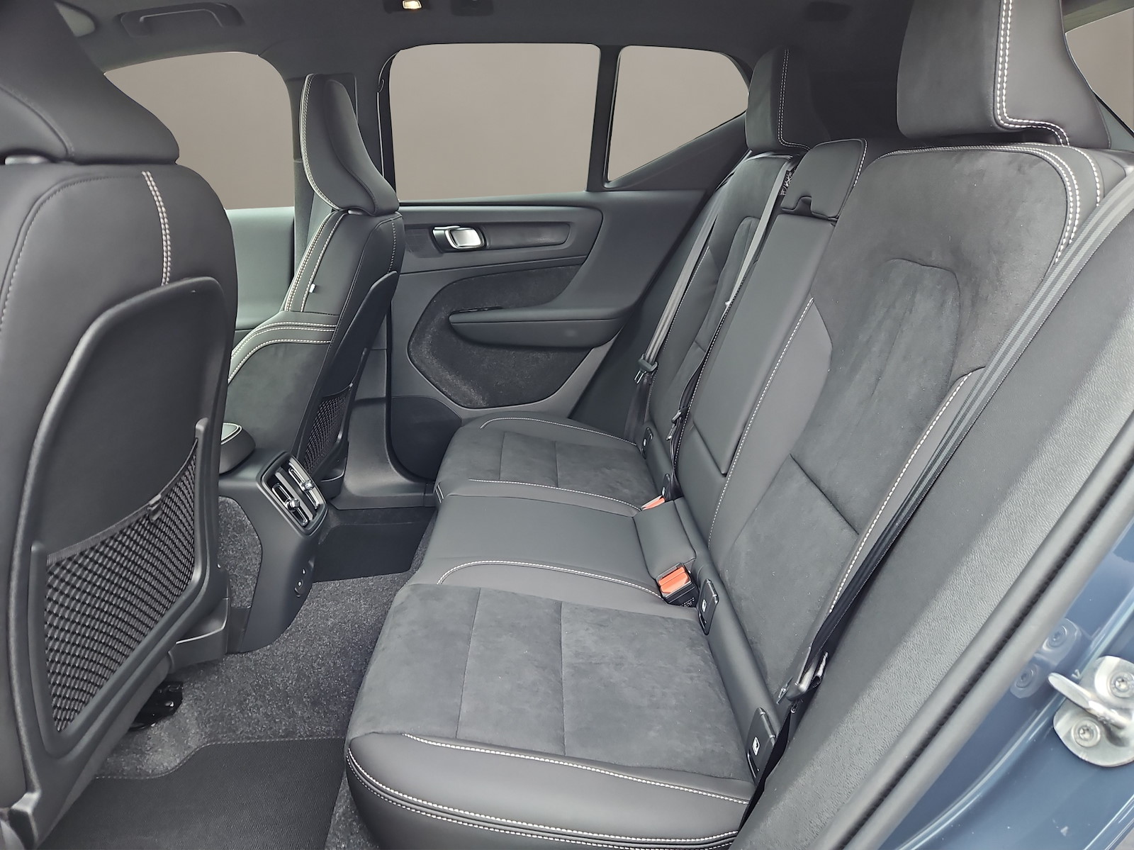 VOLVO EX40 Twin Ultra XCENTRIC Edition AWD-image-9