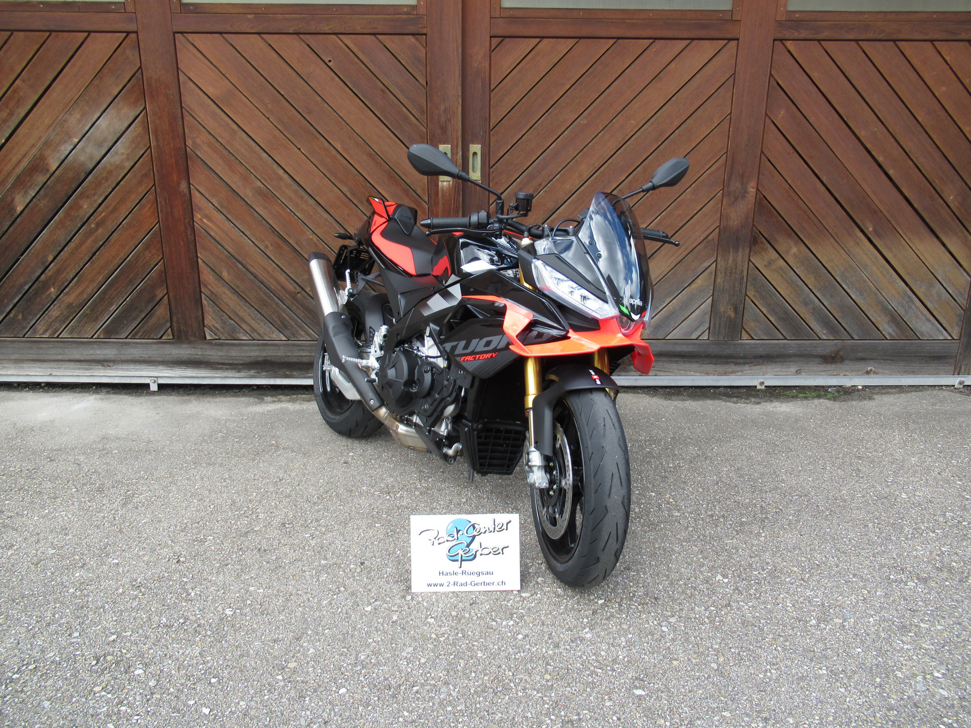 APRILIA Tuono V4 1100 Factory-image-7