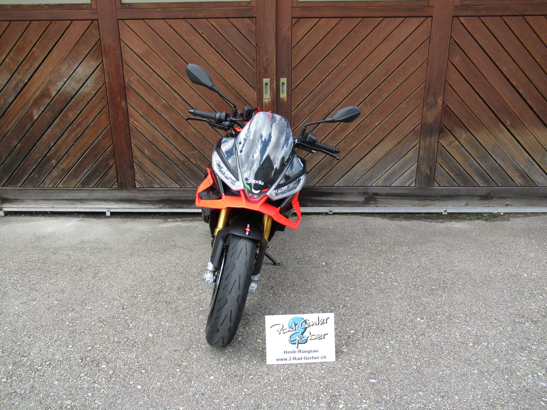 APRILIA Tuono V4 1100 Factory-image-8