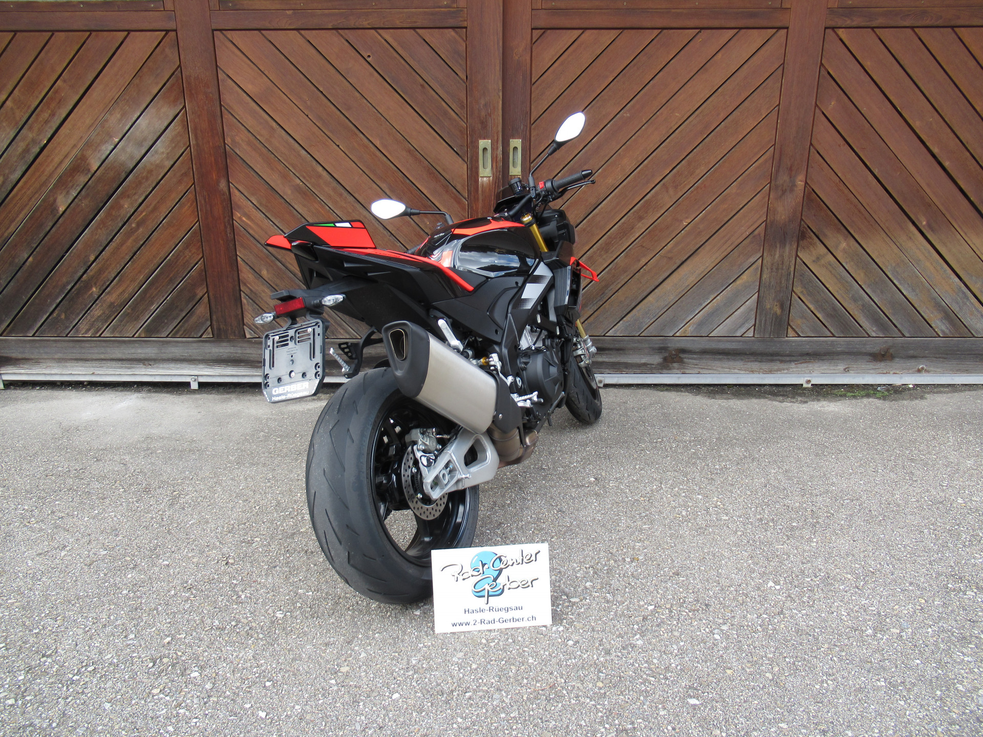 APRILIA Tuono V4 1100 Factory-image-5