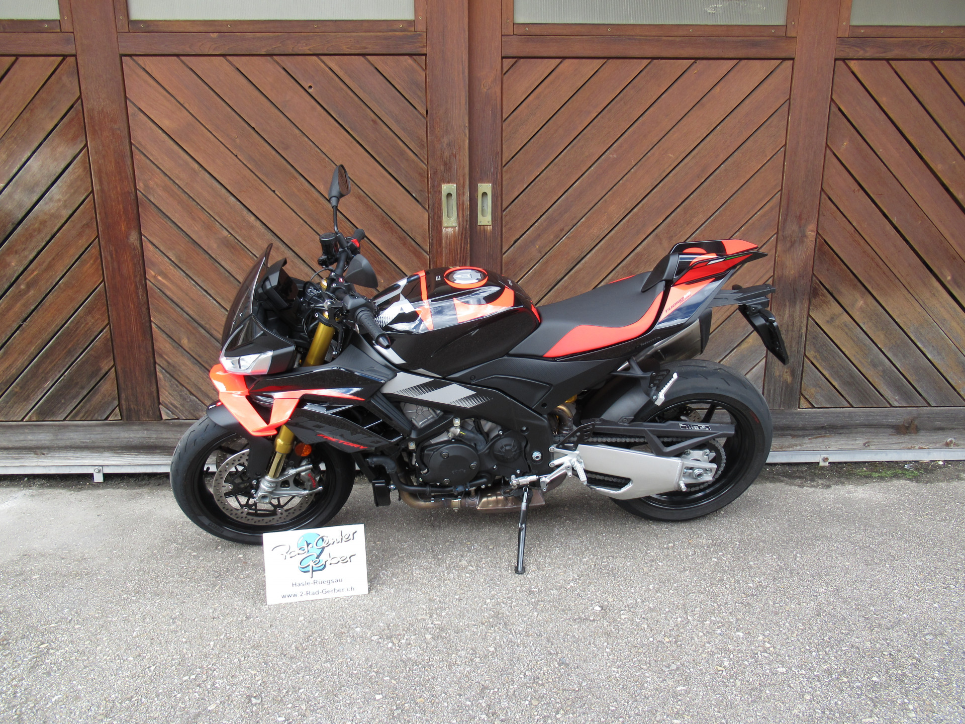 APRILIA Tuono V4 1100 Factory-image-6