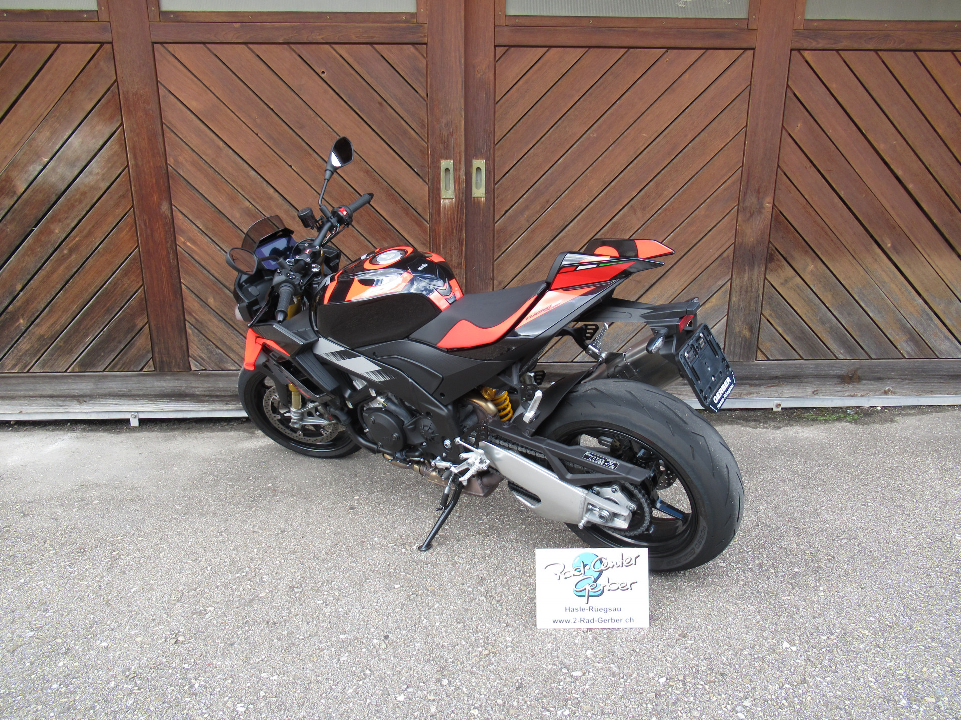 APRILIA Tuono V4 1100 Factory-image-4