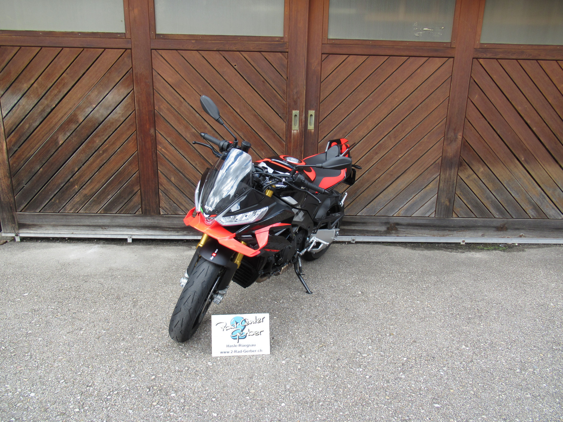 APRILIA Tuono V4 1100 Factory-image-0