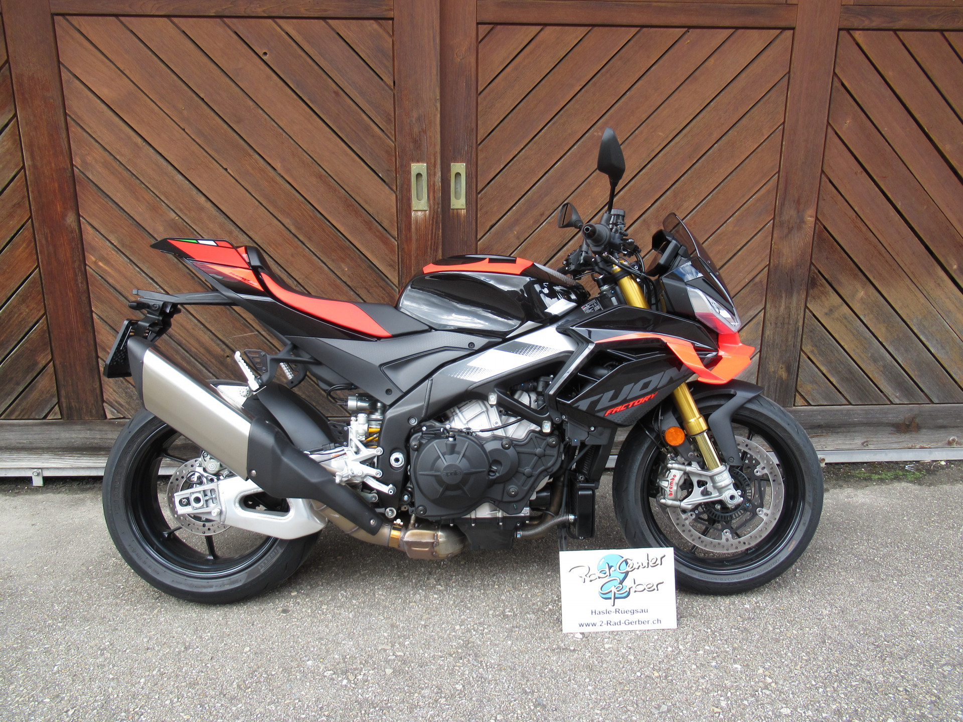 APRILIA Tuono V4 1100 Factory-image-1