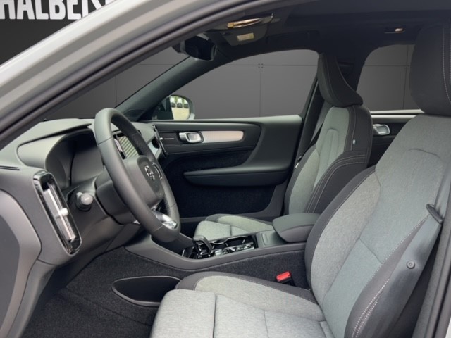 VOLVO XC40 2.0 B3 MH Plus Dark-image-9