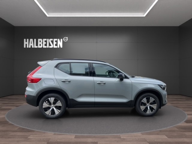 VOLVO XC40 2.0 B3 MH Plus Dark-showroom-element-3