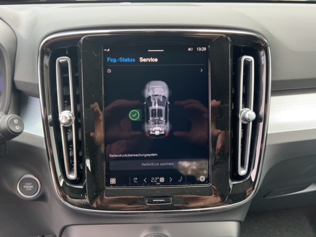 VOLVO XC40 2.0 B3 MH Plus Dark-image-13