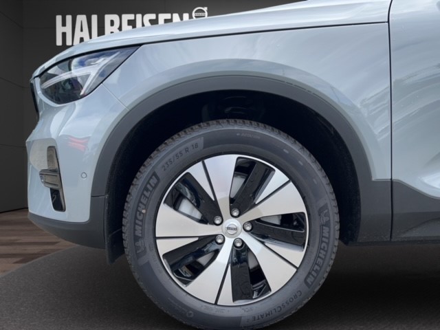 VOLVO XC40 2.0 B3 MH Plus Dark-image-8