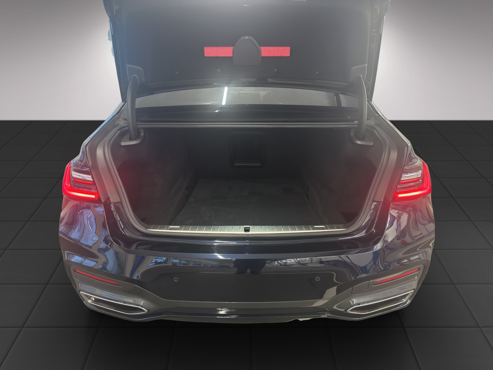 BMW 750i xDrive Steptronic-image-19