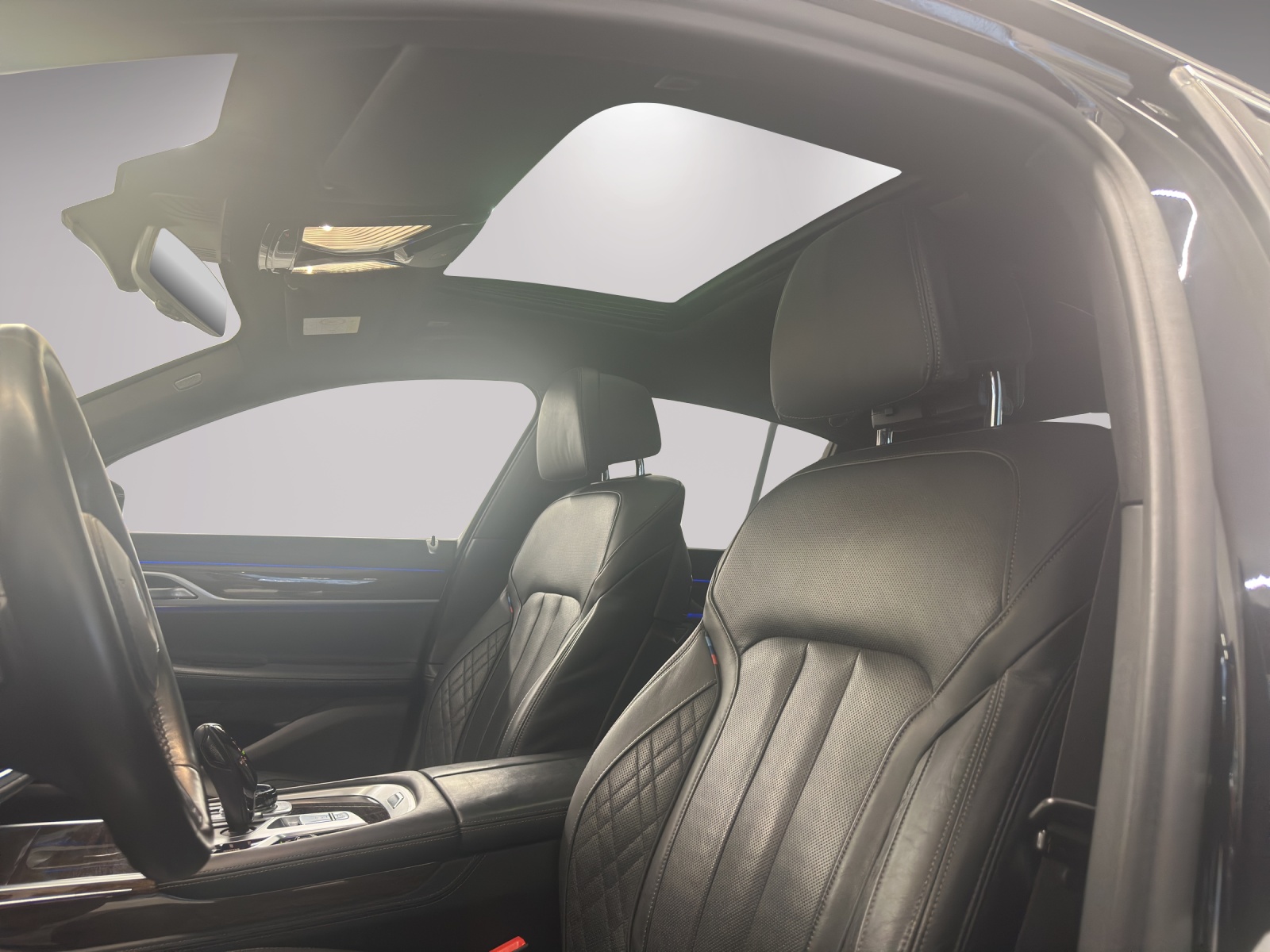 BMW 750i xDrive Steptronic-image-10