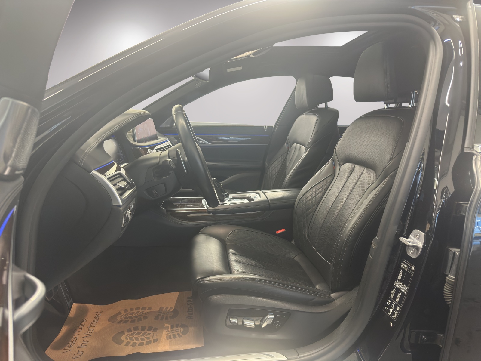 BMW 750i xDrive Steptronic-image-9