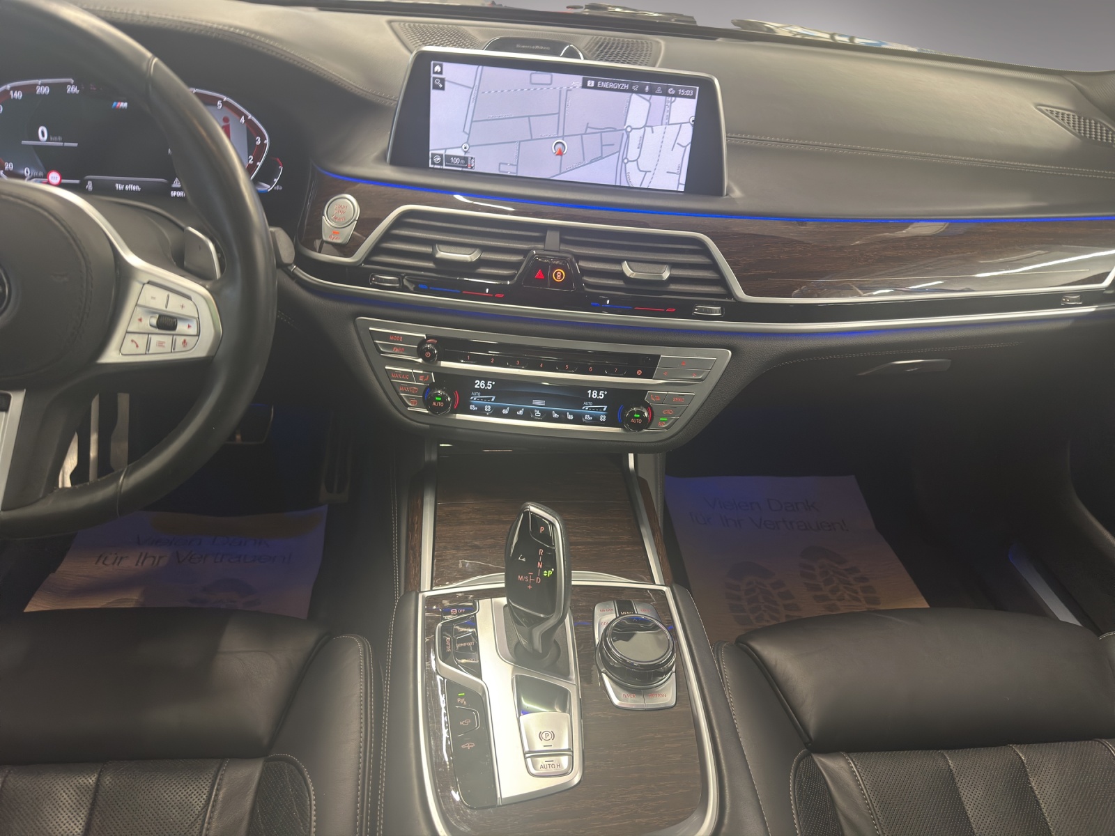 BMW 750i xDrive Steptronic-image-12