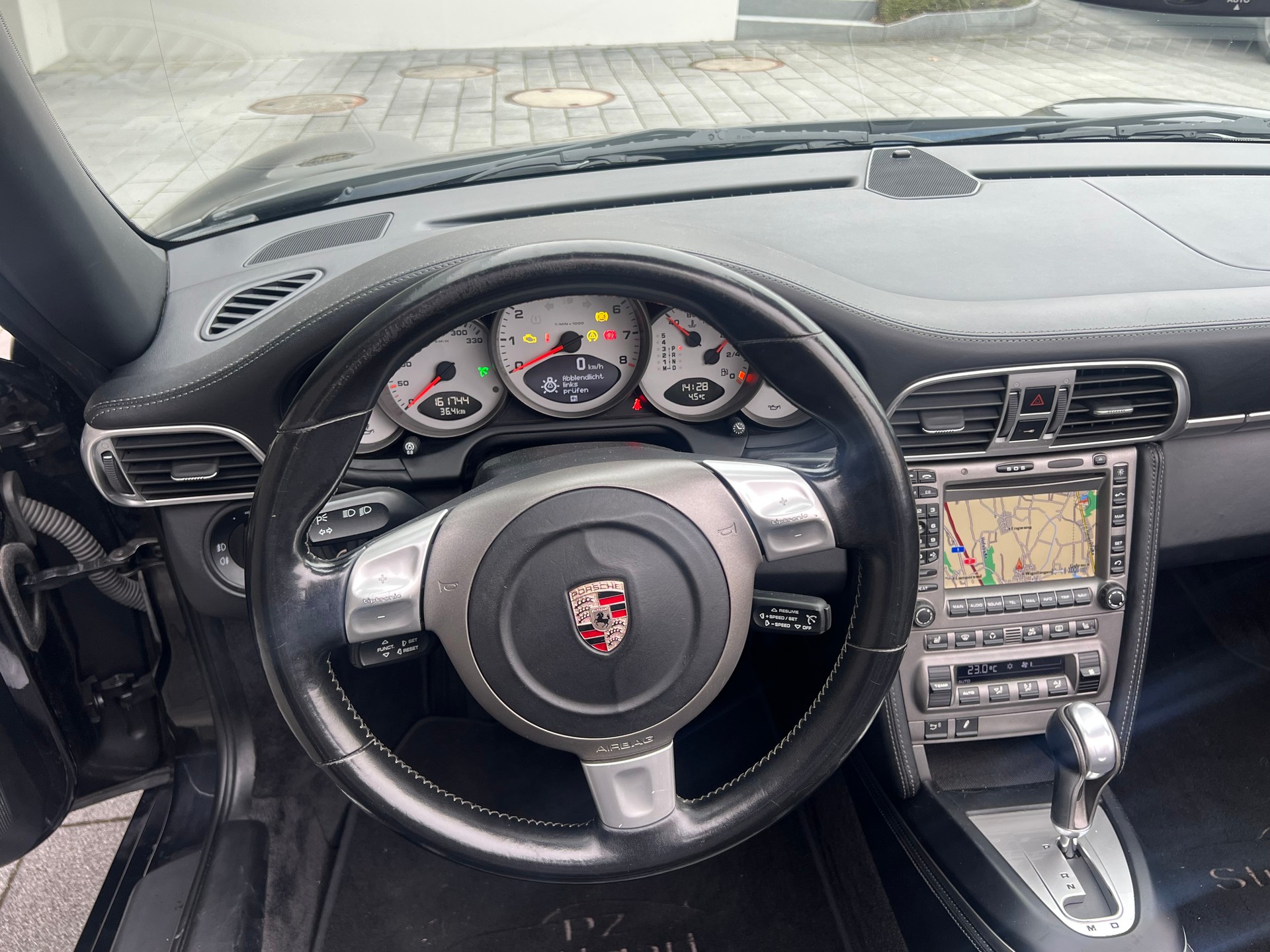 PORSCHE 911 Cabrio Carrera S-image-10
