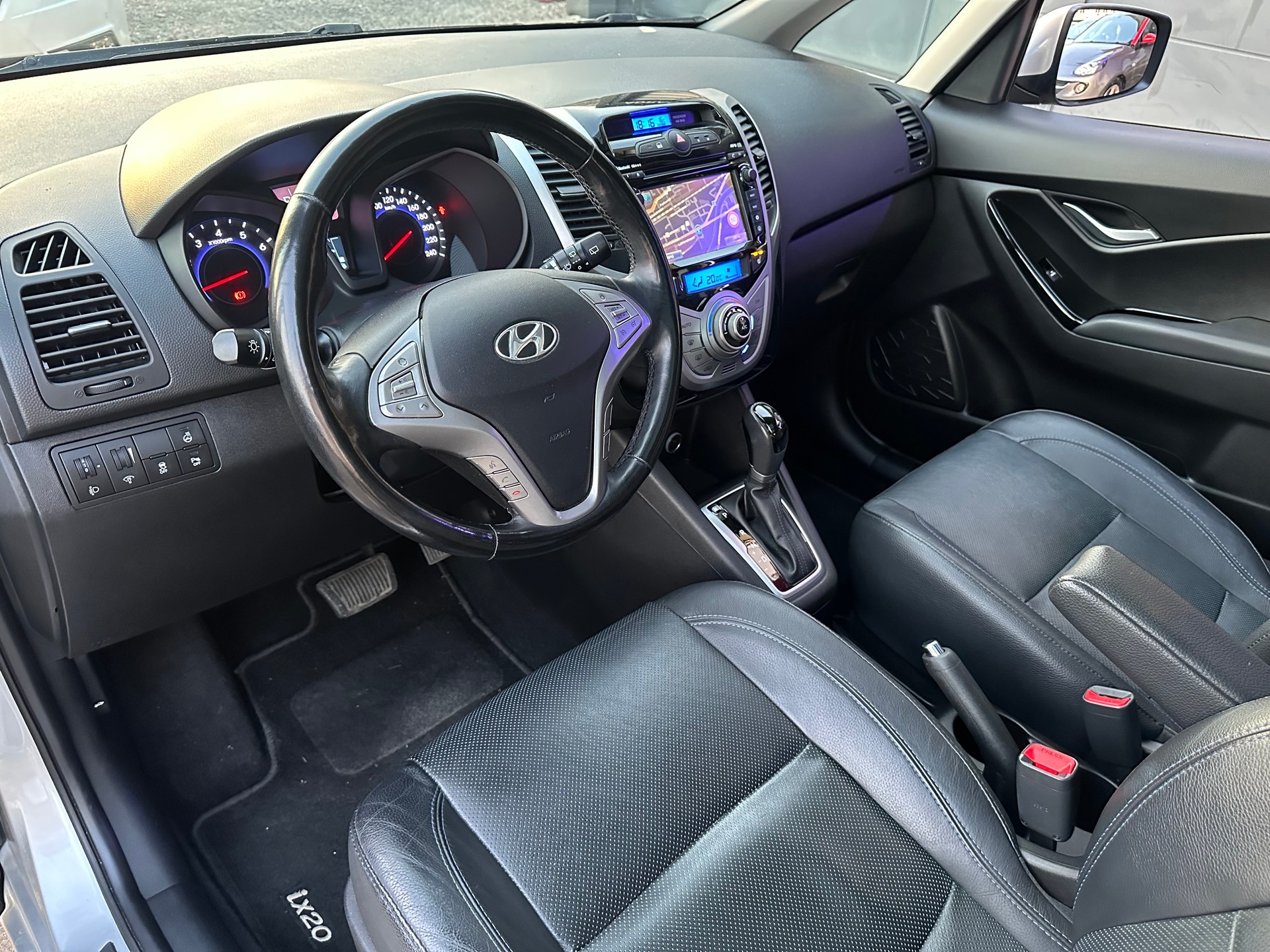 HYUNDAI iX20 1.6 Vertex Automatic-image-14