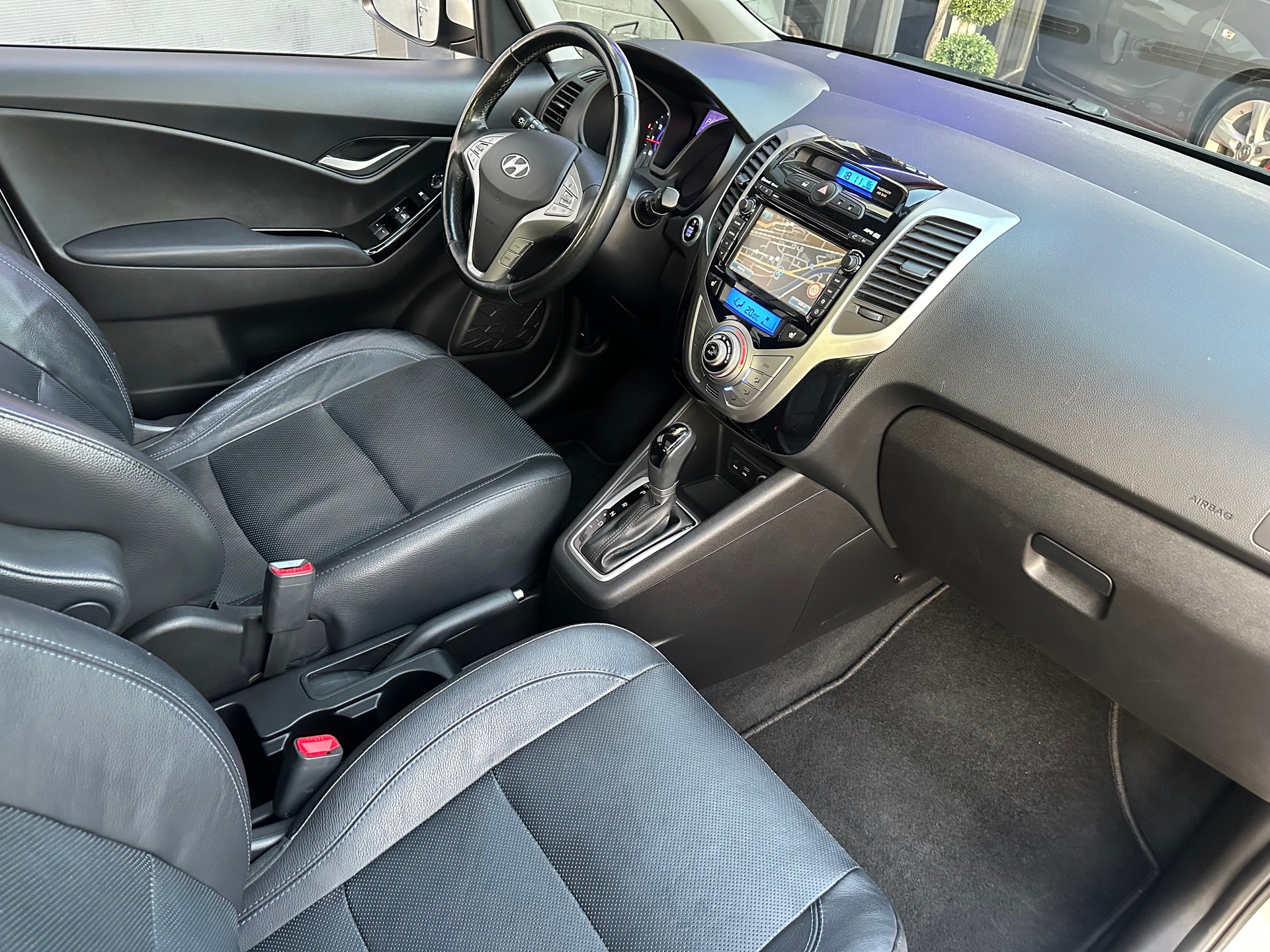 HYUNDAI iX20 1.6 Vertex Automatic-image-9