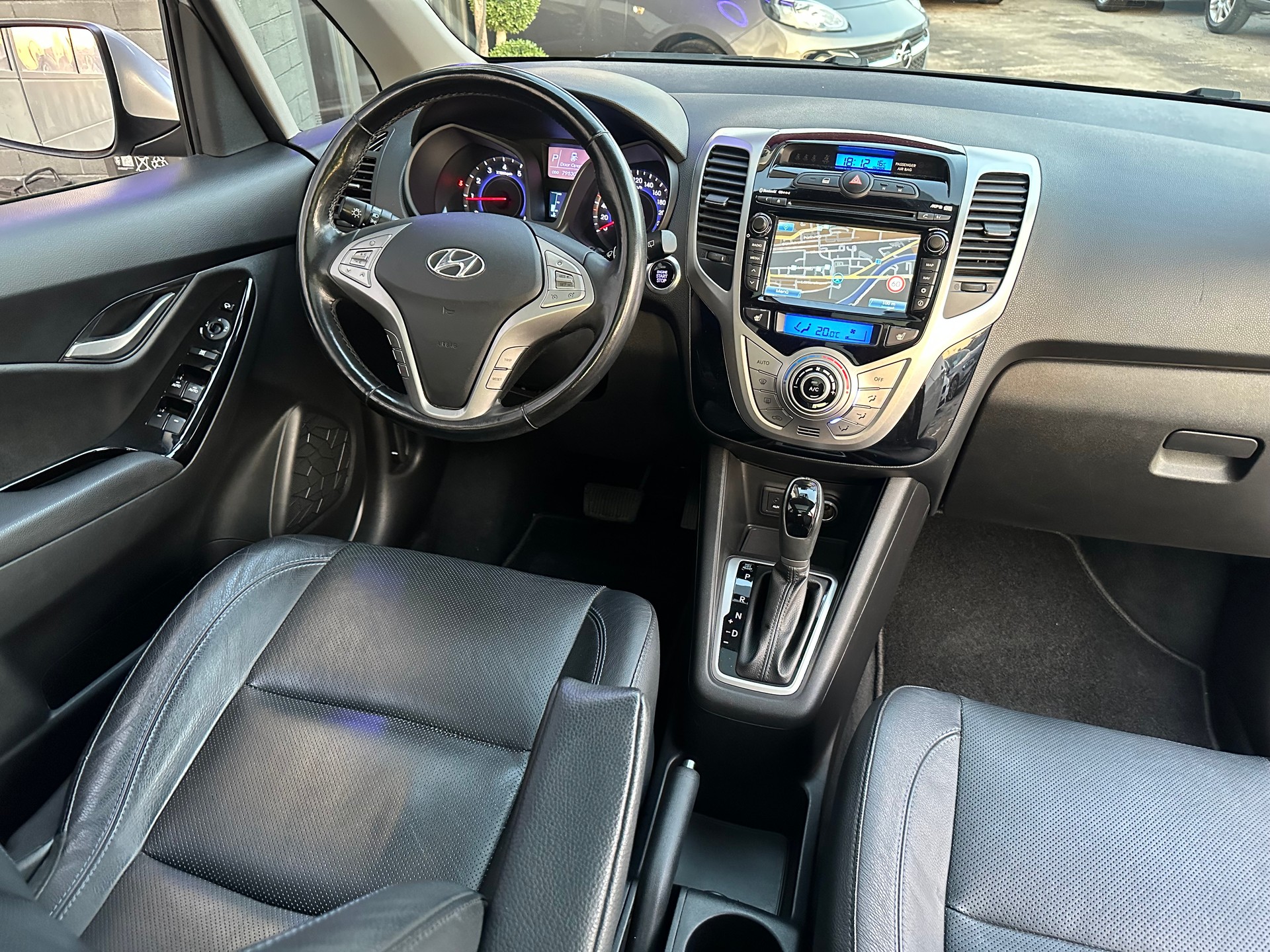 HYUNDAI iX20 1.6 Vertex Automatic-image-12