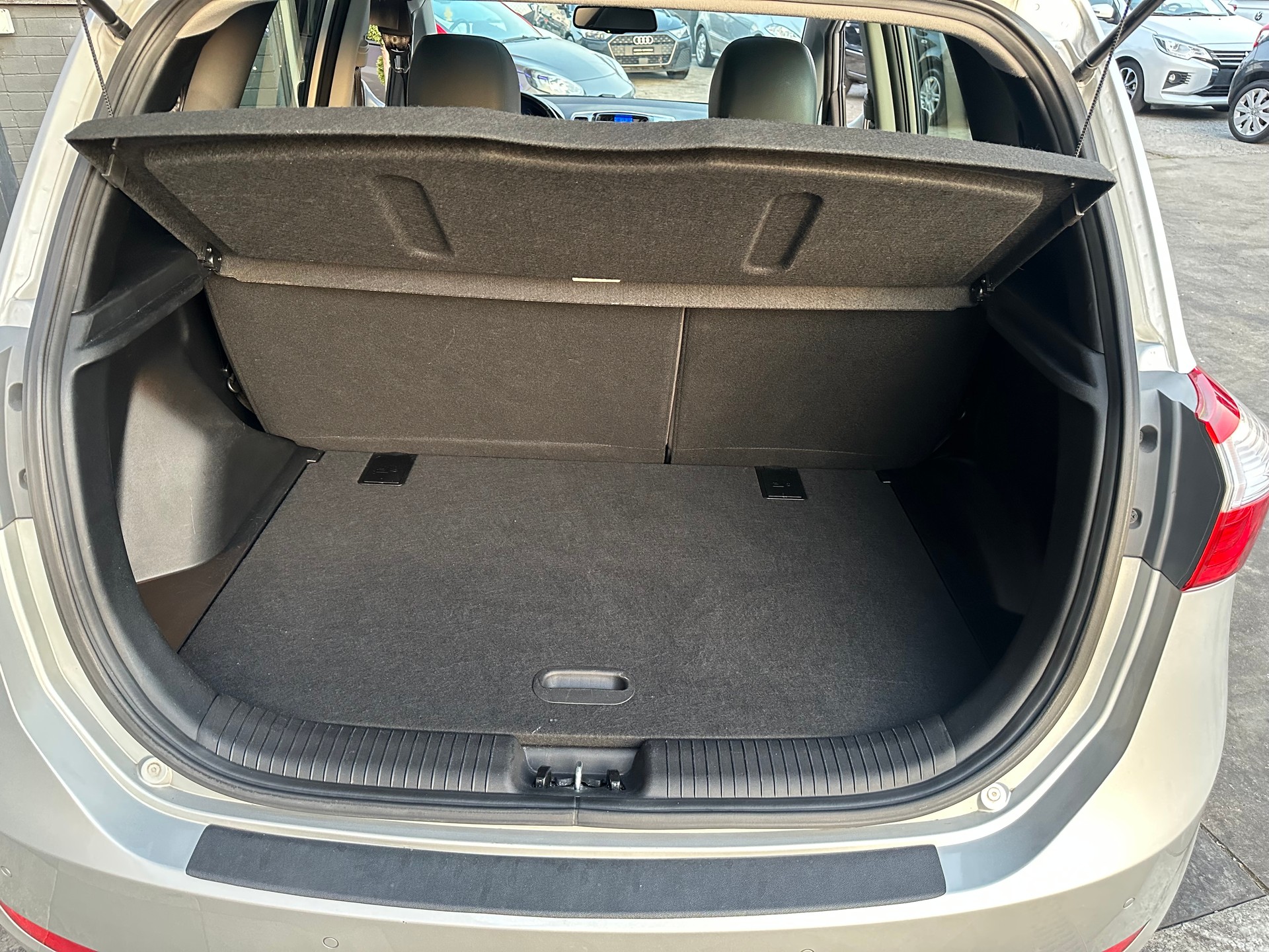 HYUNDAI iX20 1.6 Vertex Automatic-image-6