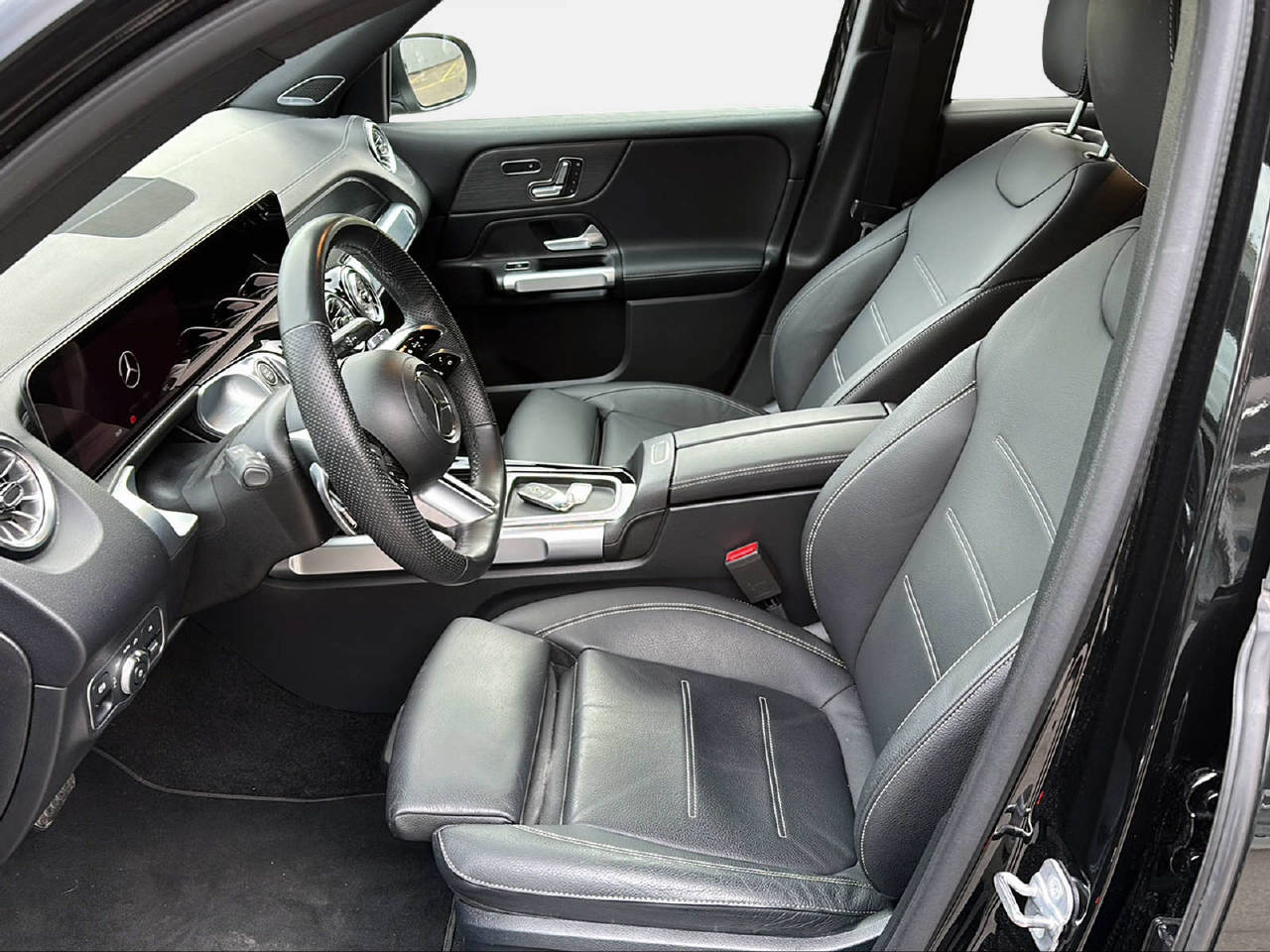 MERCEDES-BENZ GLB 220 d AMG Line 4matic-image-13