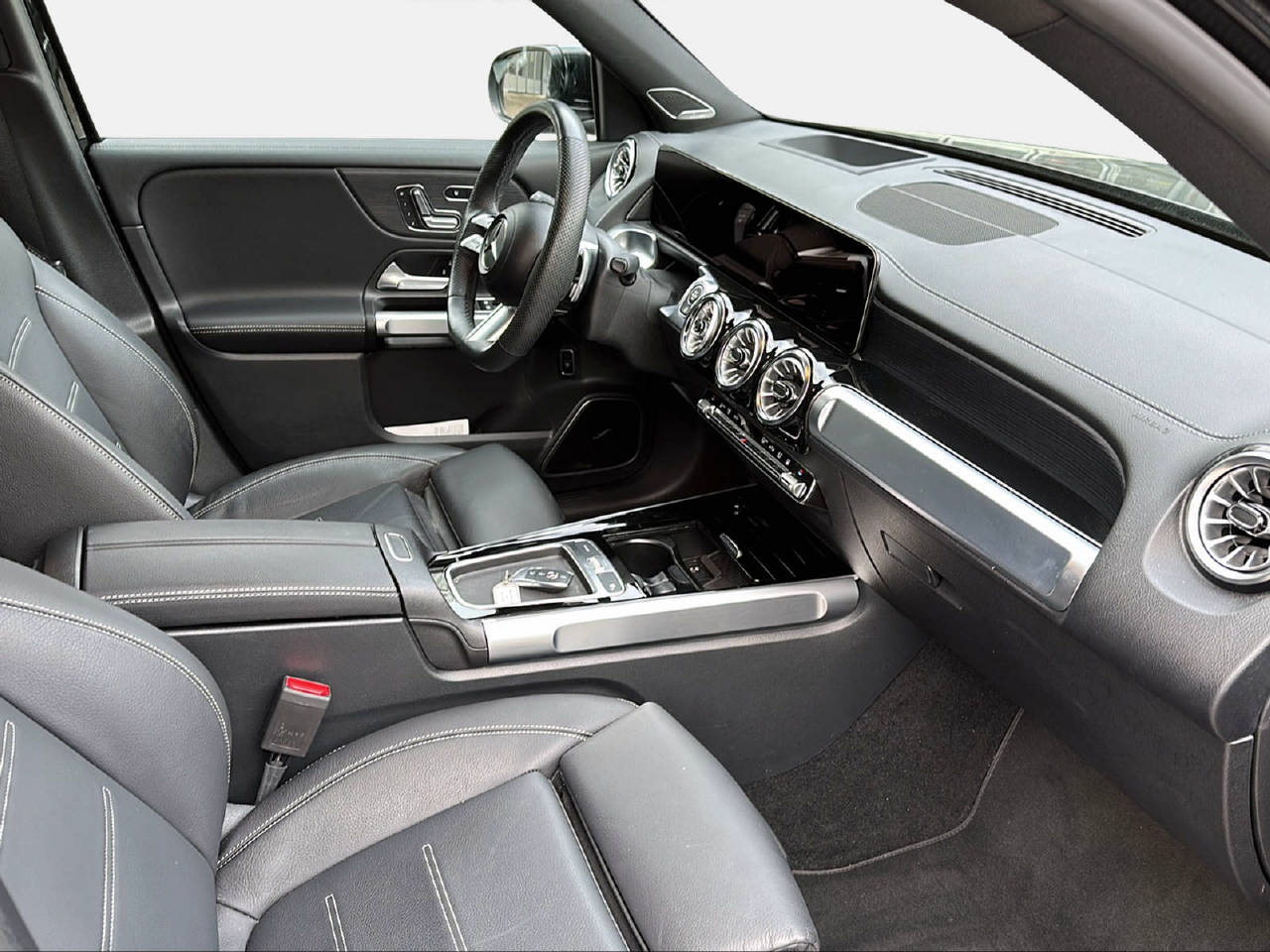 MERCEDES-BENZ GLB 220 d AMG Line 4matic-image-12