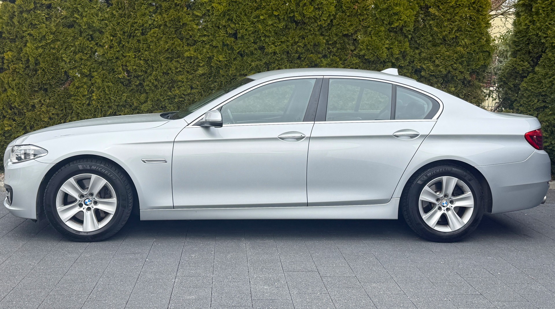 BMW 528i xDrive Steptronic-image-5