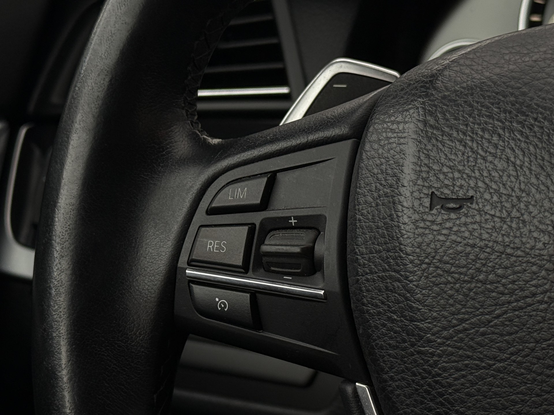 BMW 528i xDrive Steptronic-image-24