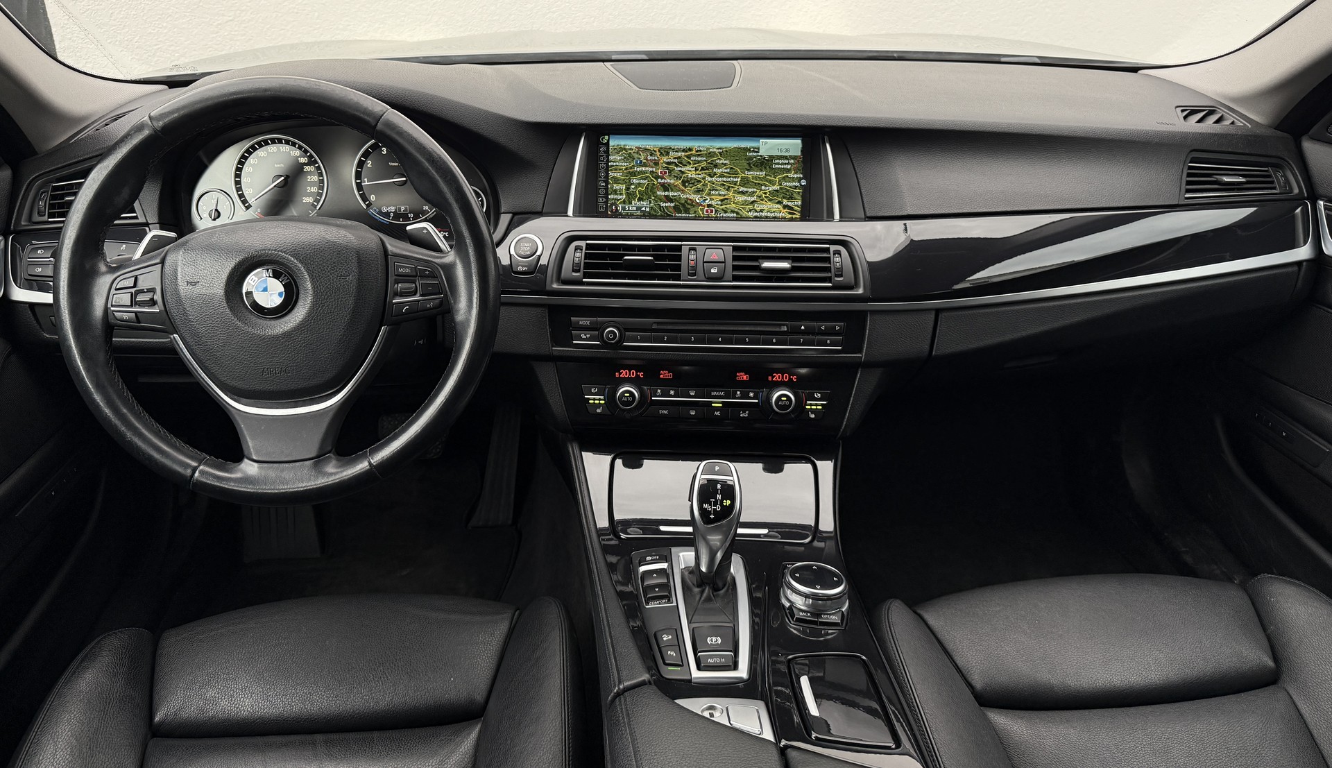 BMW 528i xDrive Steptronic-image-16
