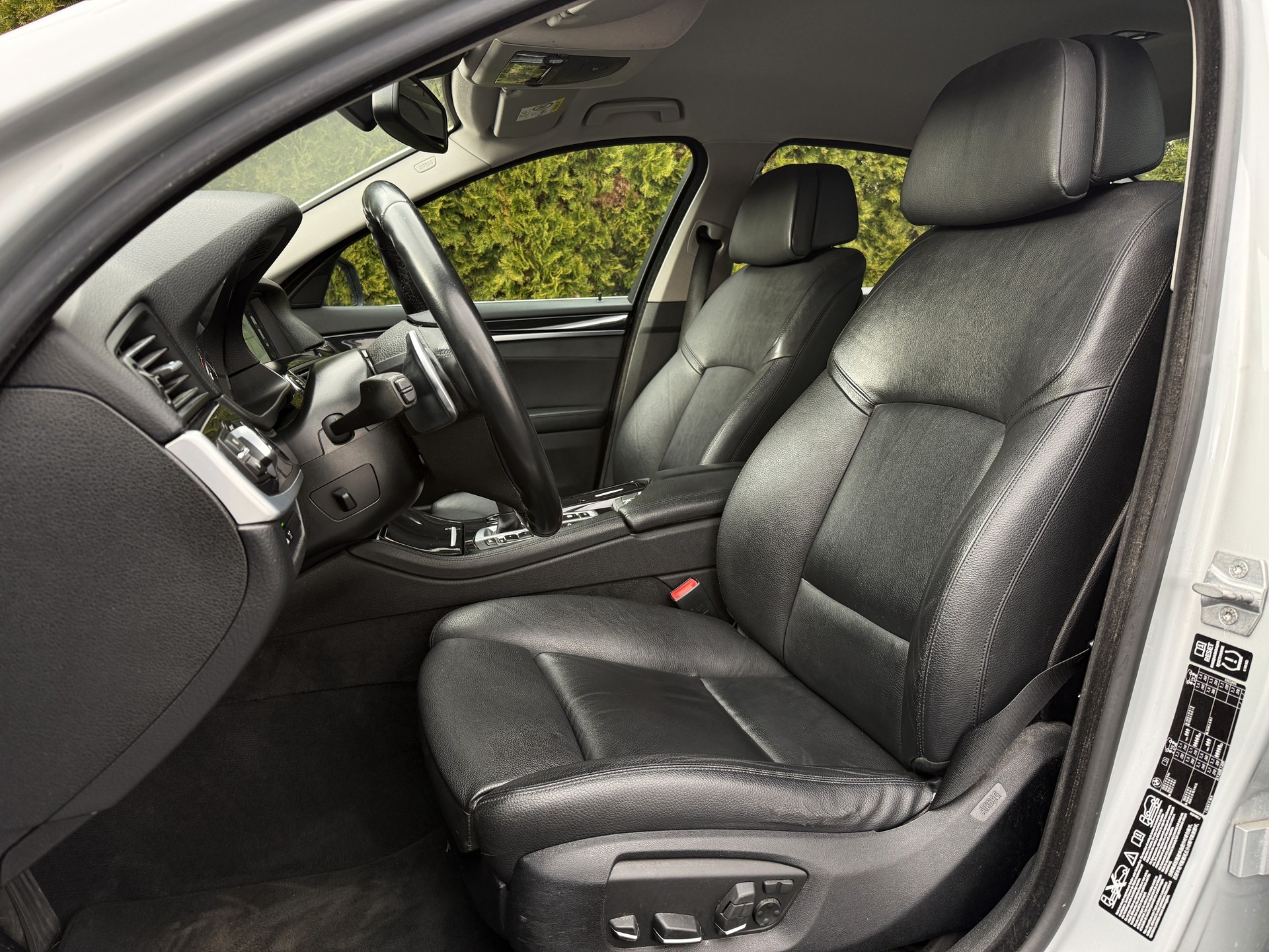 BMW 528i xDrive Steptronic-image-13