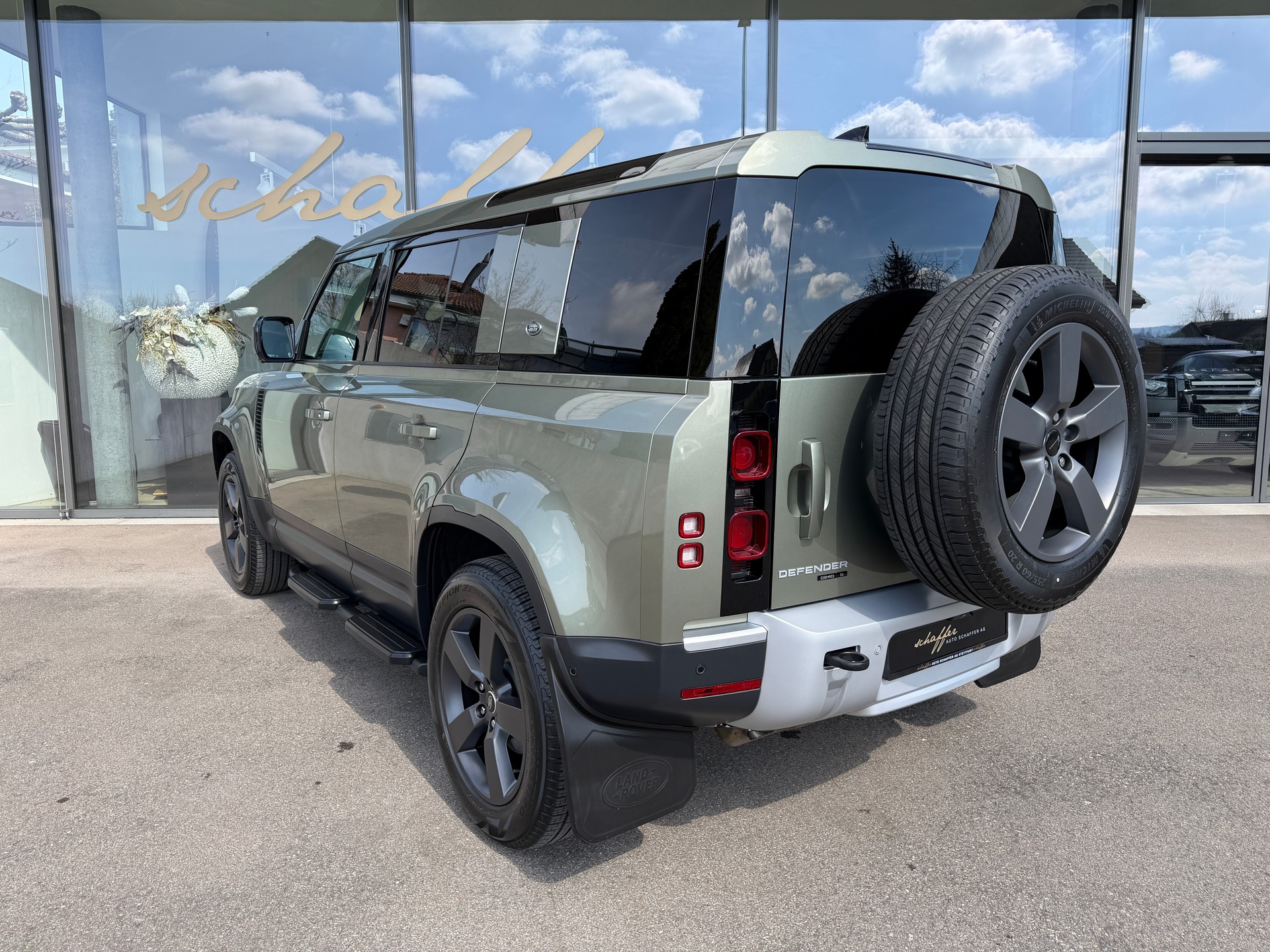 LAND ROVER Defender 110 D240 SD4 S AT8-image-6